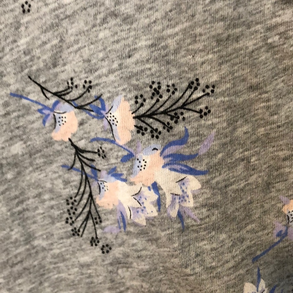 Gray tshiry - Picture 3 of 3